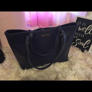 Kenneth Cole Reaction Bag/Tote
Color: Navy